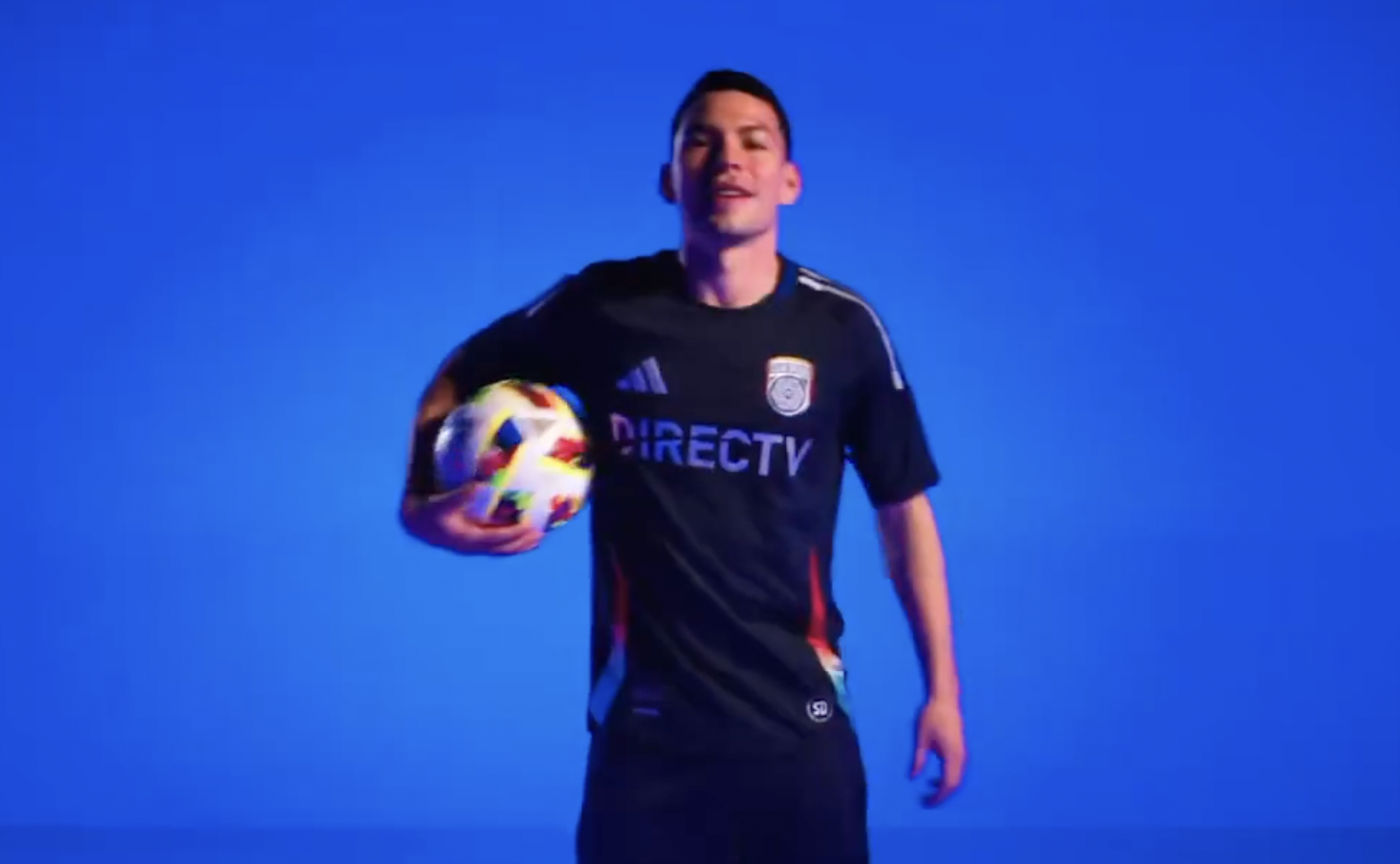 San Diego FC Presenta su Nueva Camiseta con Ayuda de Chucky Lozano