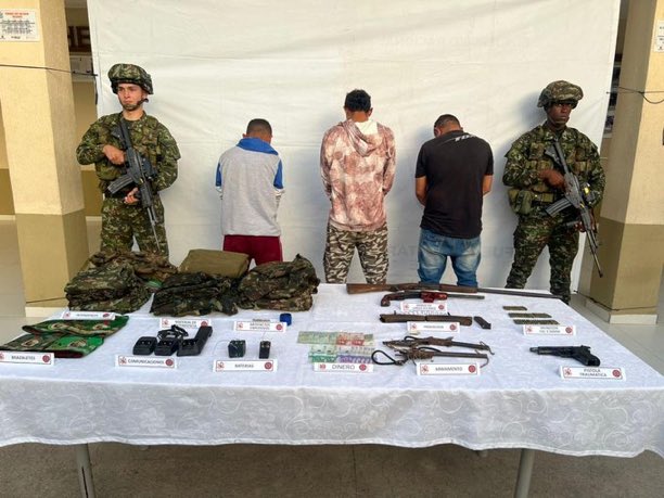 Cayeron tres delincuentes del Clan del Golfo con arsenal de armas en el sur de Bolívar