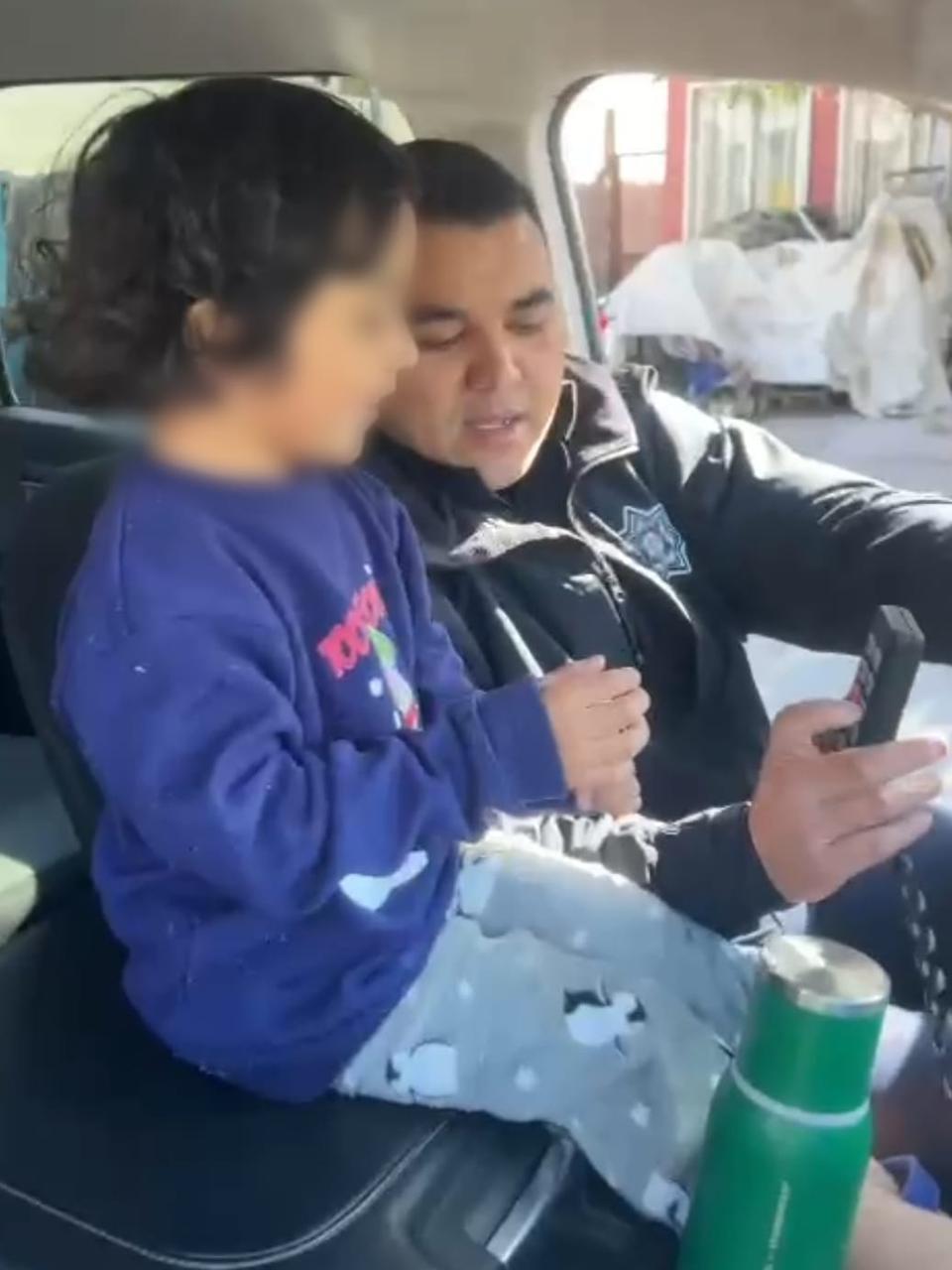 🚔Rescatan a niño de tres años que deambulaba solo en calles de Tecate 
