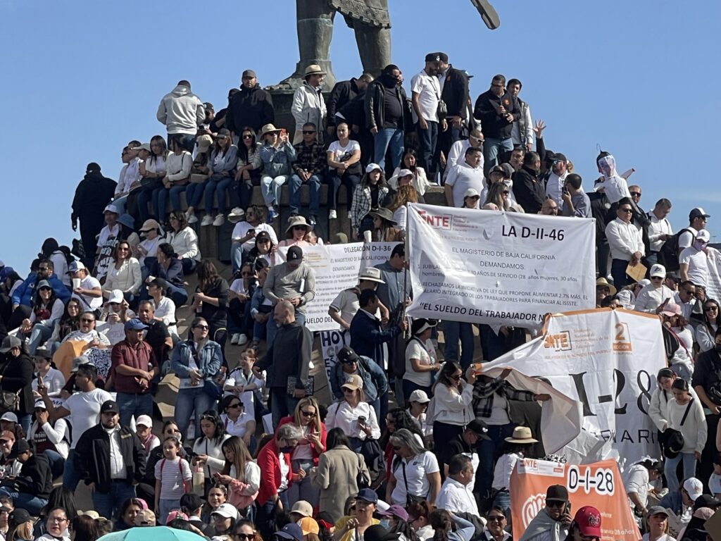 🚧Marcha de profesores en Tijuana generó caos vial