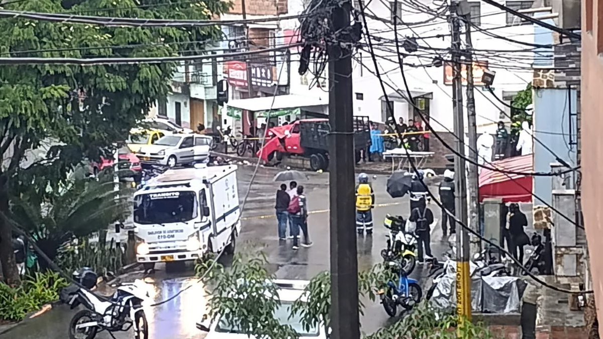 Video: carro sin frenos arrolló siete vehículos en Medellín, el conductor huyó sin prestar auxilio: un menor falleció