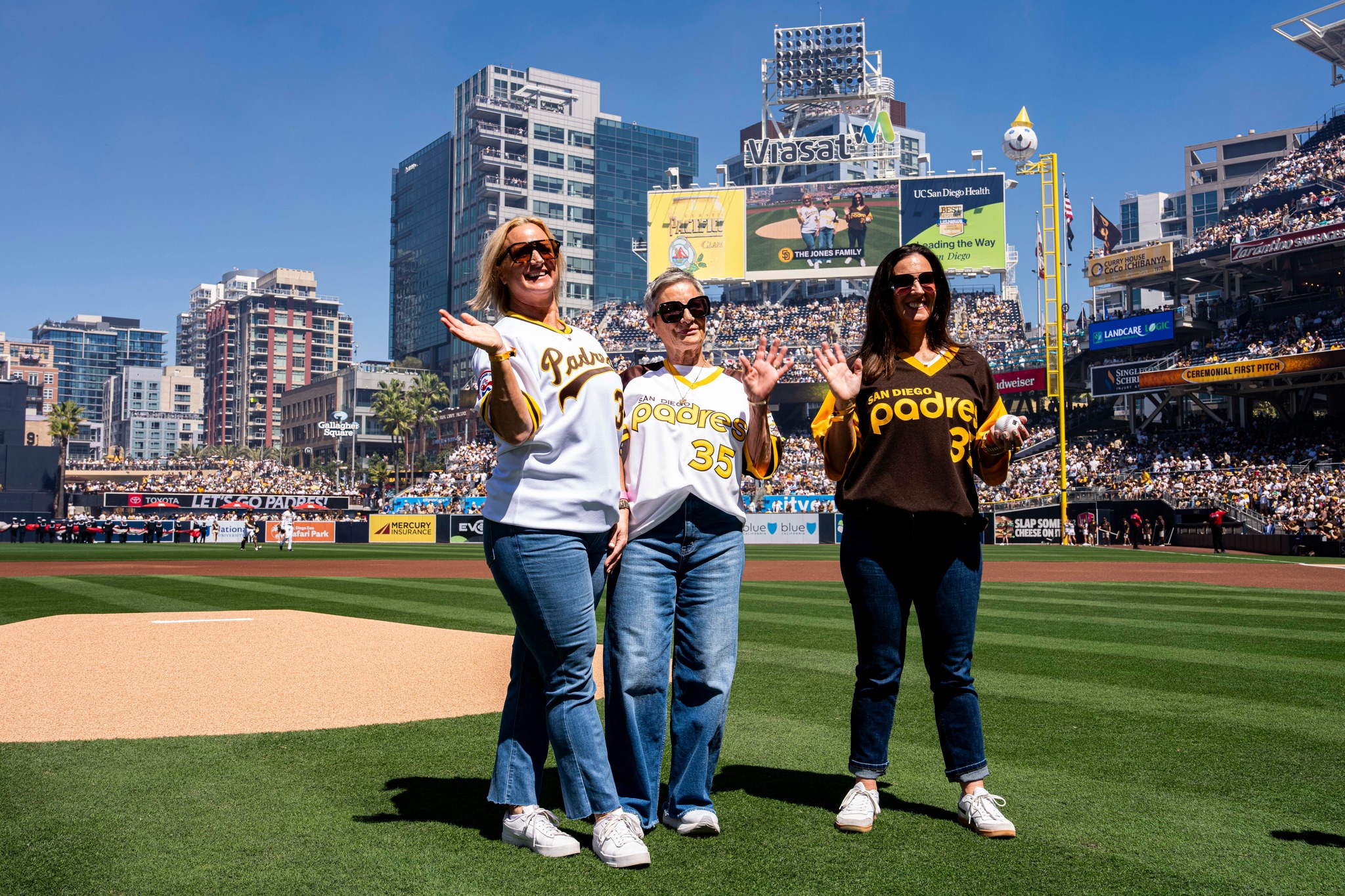 Petco Park revienta con 45 mil fans… pero Padres arrancan 2026 con duro golpe ante Tigers