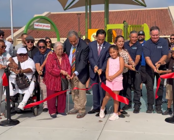 Juan Vargas y el alcalde de San Diego inauguran mejoras en San Ysidro